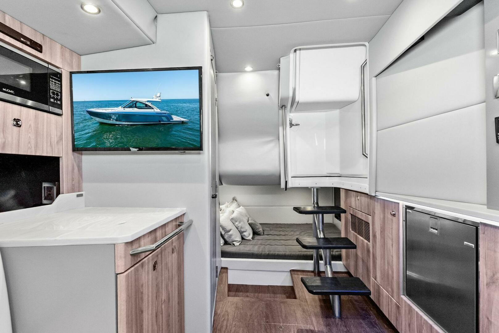 Slide: The Image of 2021 Formula 380SSX MOTORBOATIN  - 5326397