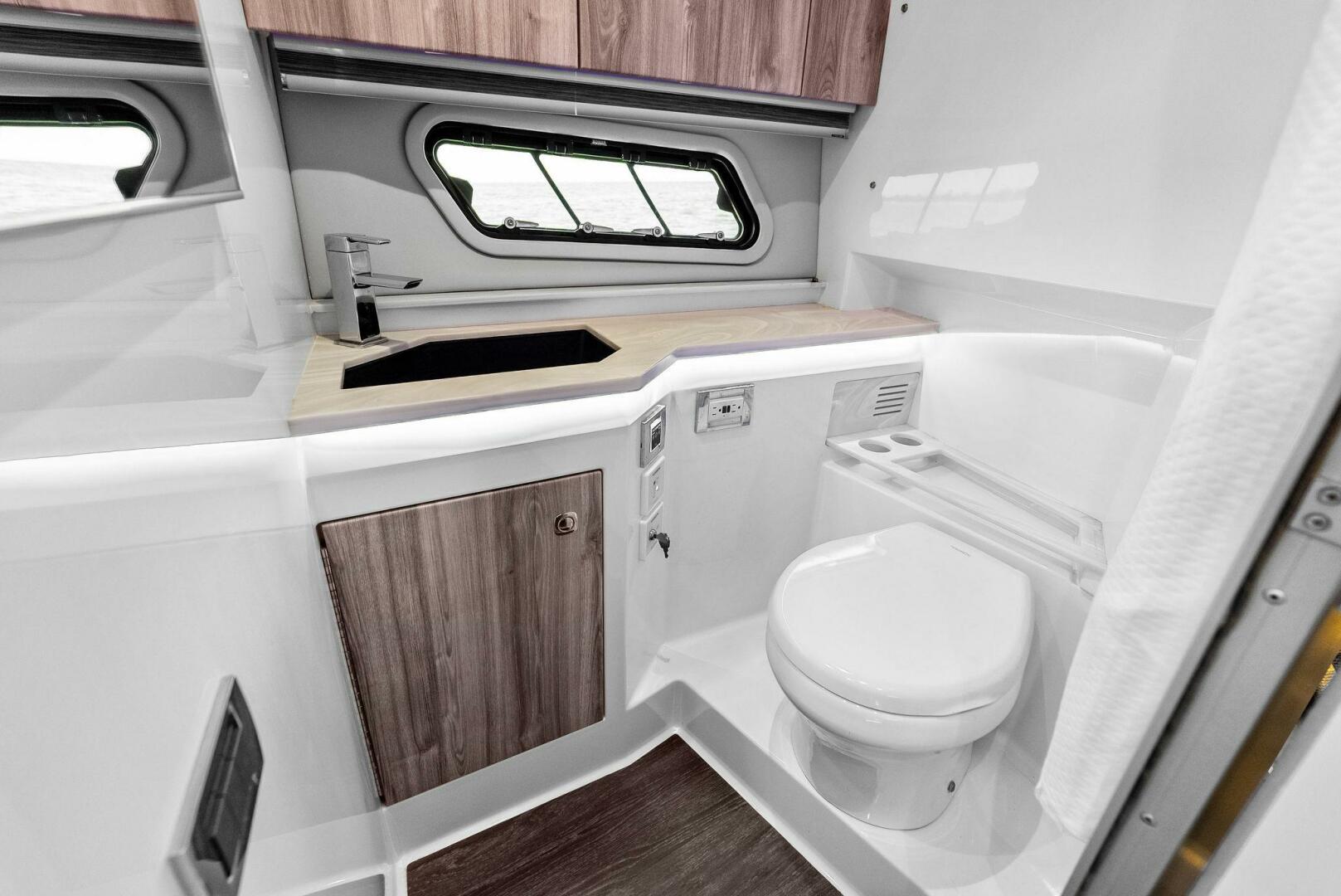 Slide: The Image of 2021 Formula 380SSX MOTORBOATIN  - 5326403