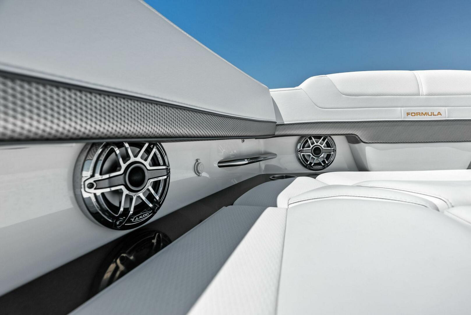 Slide: The Image of 2021 Formula 380SSX MOTORBOATIN  - 5326409