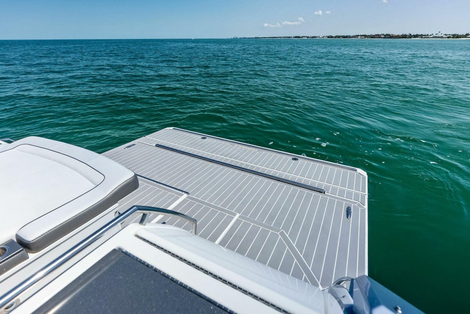 Slide: The Image of 2021 Formula 380SSX MOTORBOATIN  - 5326411