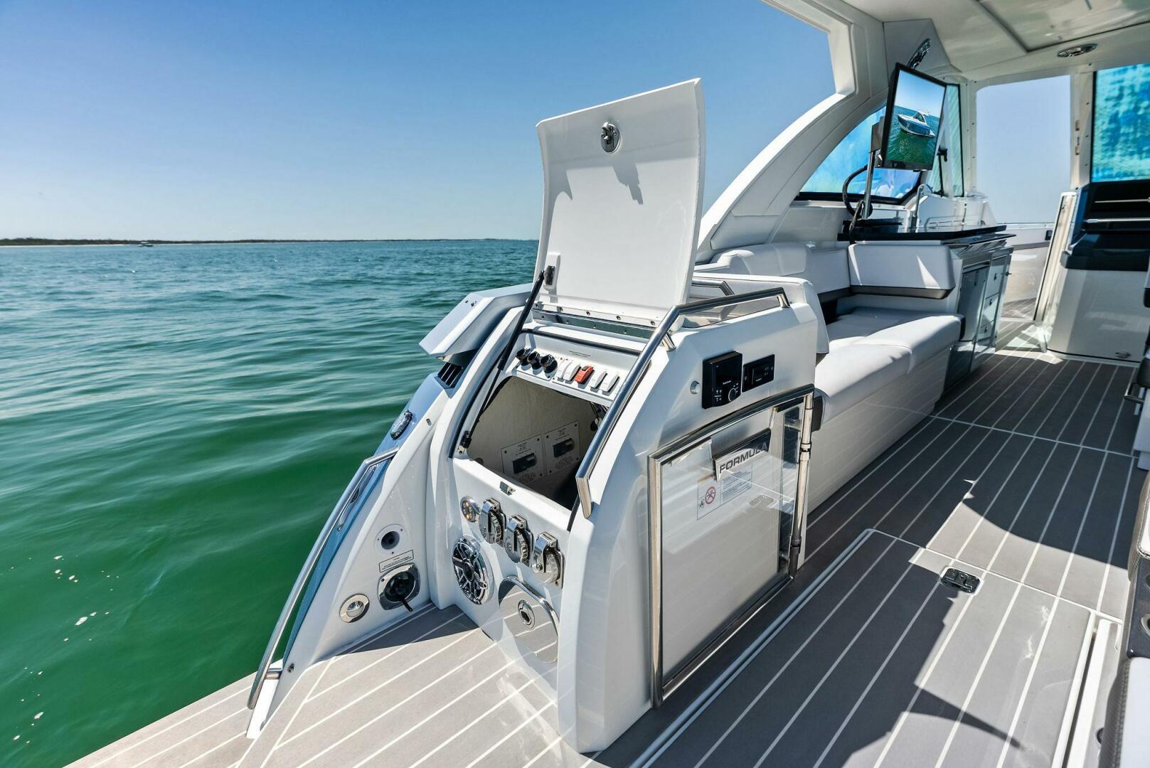 Slide: The Image of 2021 Formula 380SSX MOTORBOATIN  - 5326412