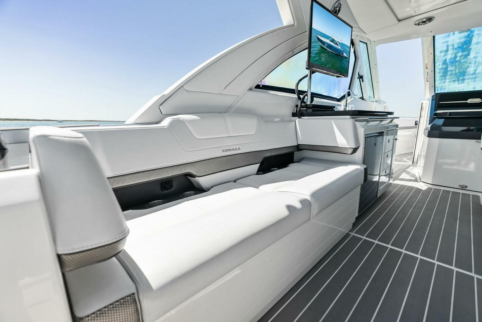 Slide: The Image of 2021 Formula 380SSX MOTORBOATIN  - 5326413