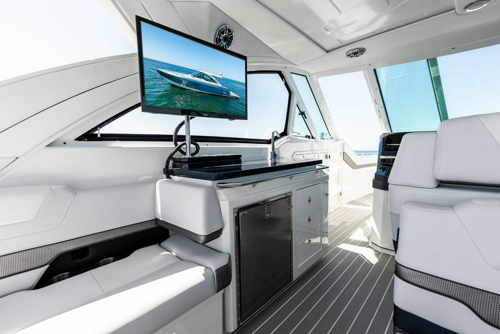Slide: The Image of 2021 Formula 380SSX MOTORBOATIN  - 5326415