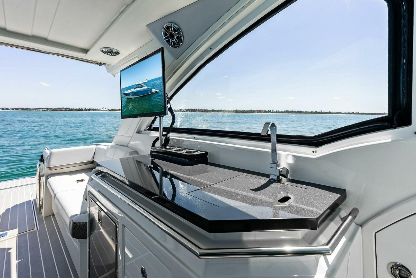 Slide: The Image of 2021 Formula 380SSX MOTORBOATIN  - 5326416