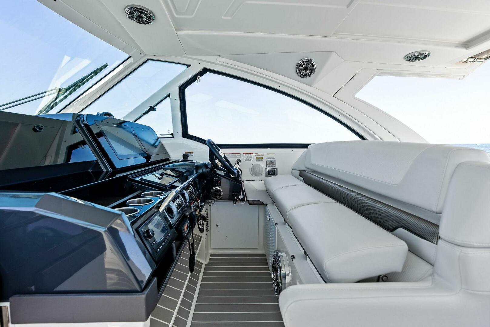 Slide: The Image of 2021 Formula 380SSX MOTORBOATIN  - 5326417