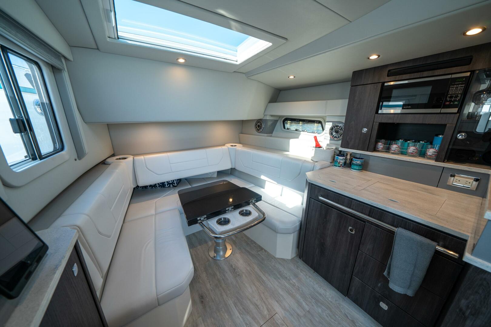 Slide: The Image of Formula 430 All Sport Crossover 2021 - 4615098