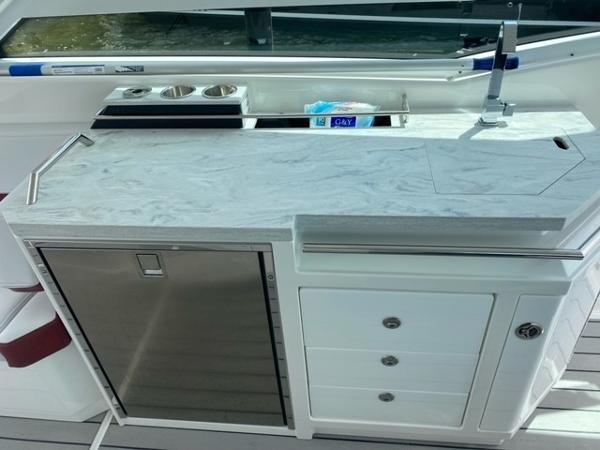 Slide: The Image of Outdoor kitchenette on a 2020 Formula 430 Super Sport Crossover boat. - 5