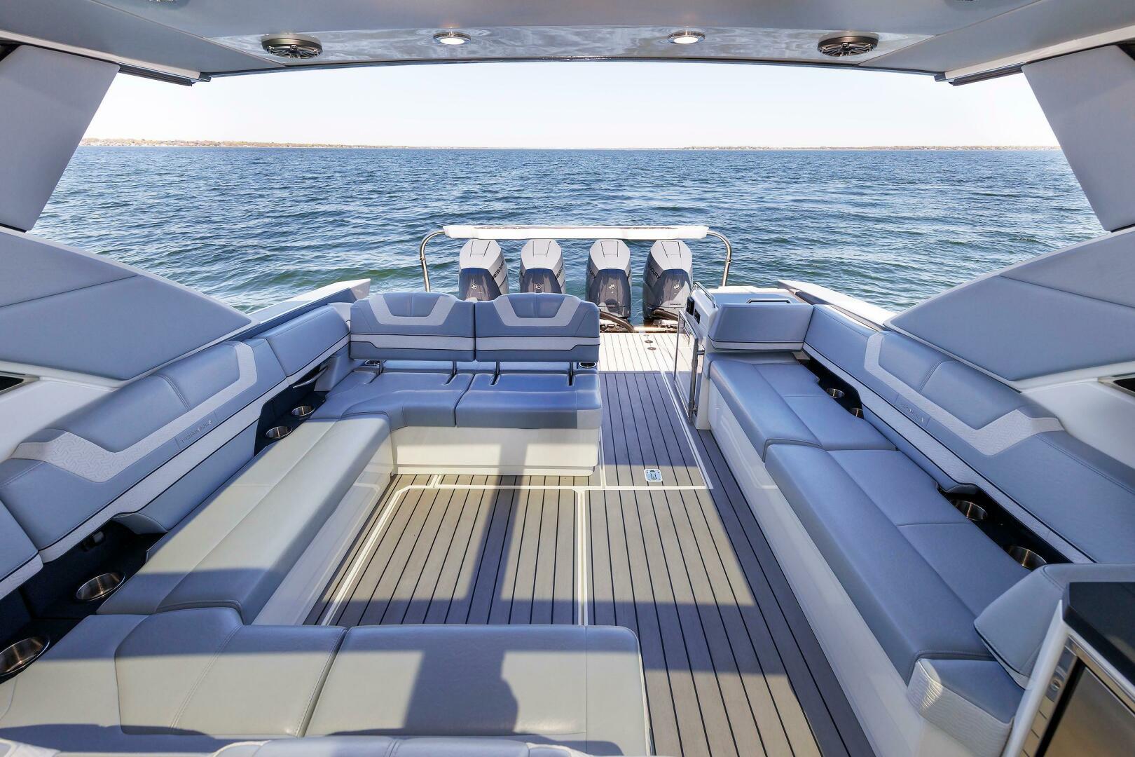 Slide: The Image of Formula 430 Super Sport Crossover 2024 - 5278810