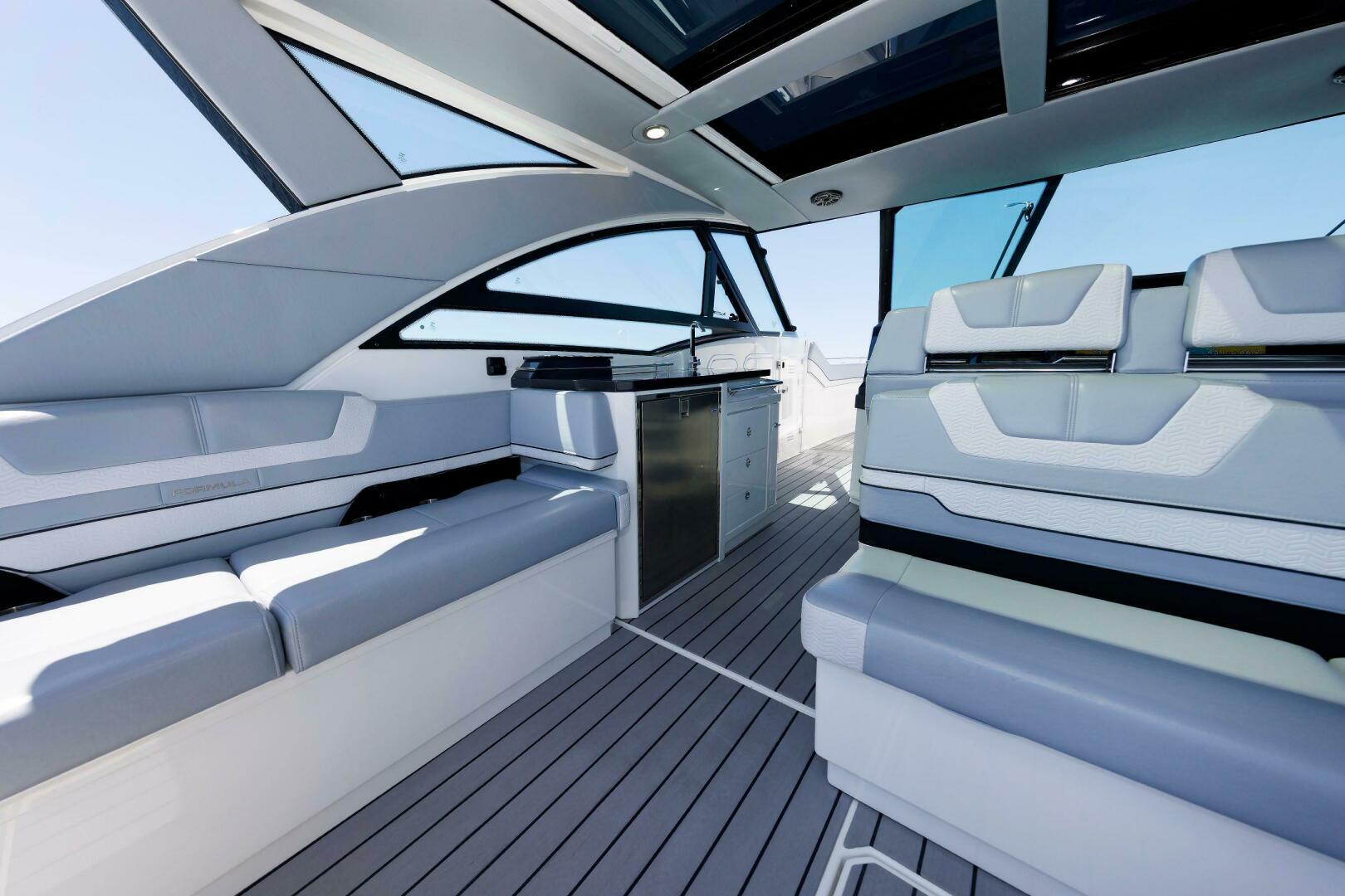 Slide: The Image of Formula 430 Super Sport Crossover 2024 - 5278819