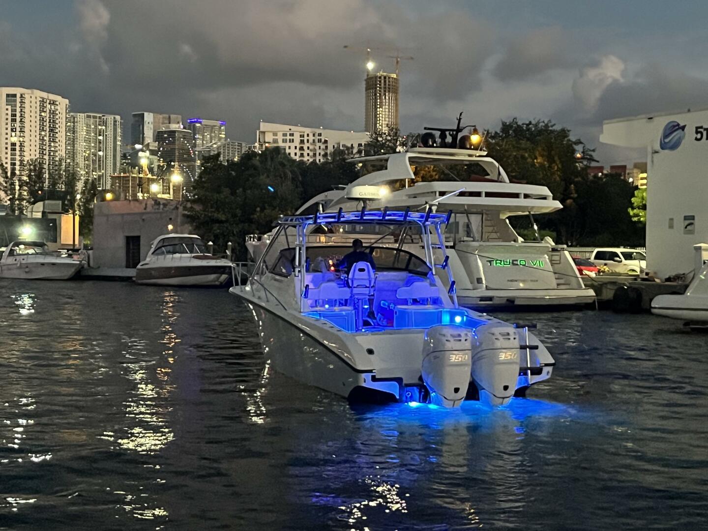 Slide: The Image of Fountain 33 Sportfish Cruiser 2007 - 3977745