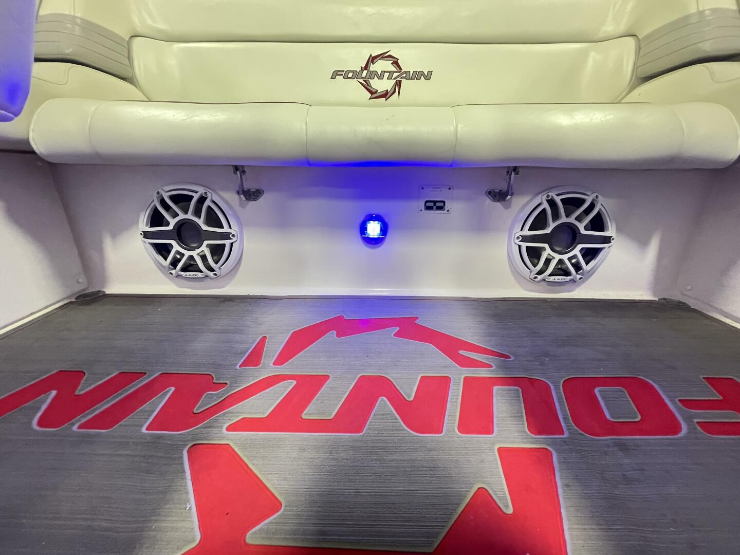 Slide: The Image of Fountain 38 Lightning 2000 - 4491550