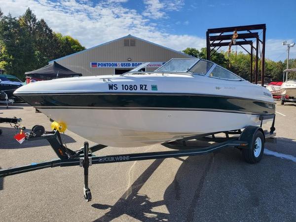 Slide: The Image of 1998 Four Winns 200 Horizon boat on trailer, parked at a used boat dealership. - 6