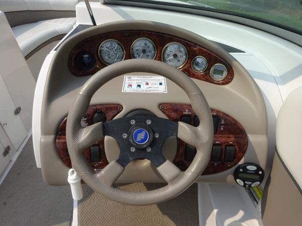 Slide: The Image of Four Winns 214 Funship 2003 - 8