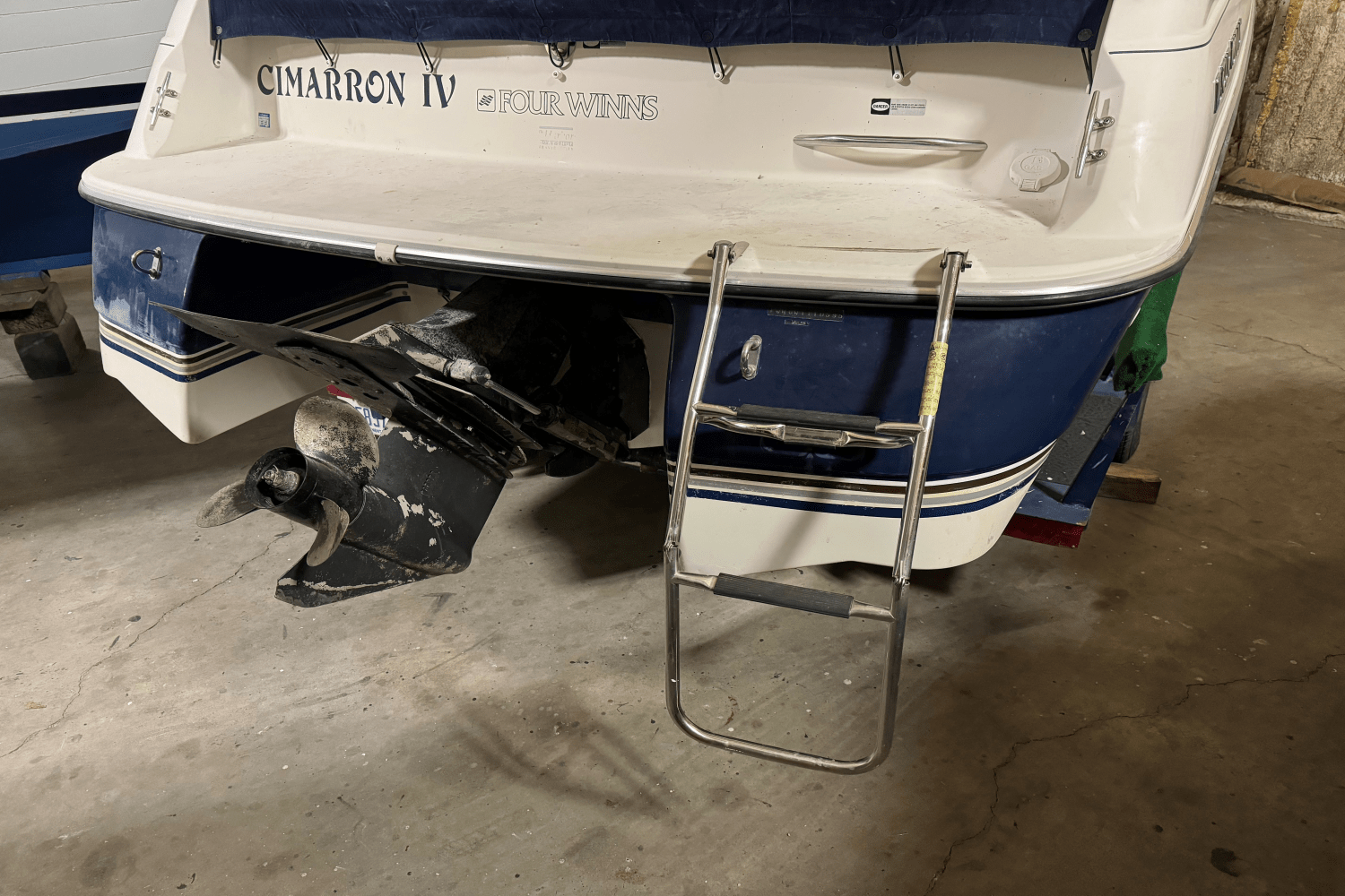 Slide: The Image of Four Winns 245 SUNDOWNER 1995 - 13