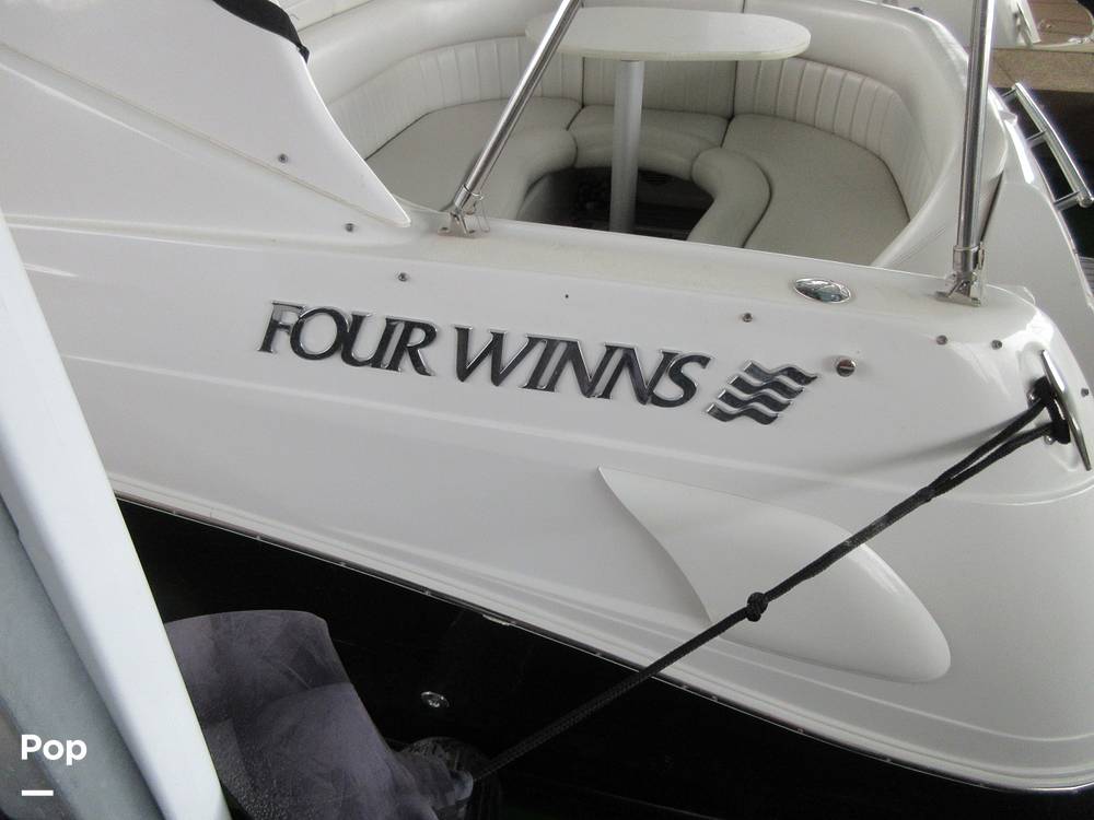 Slide: The Image of Four Winns 268 Vista 2003 - 15620411