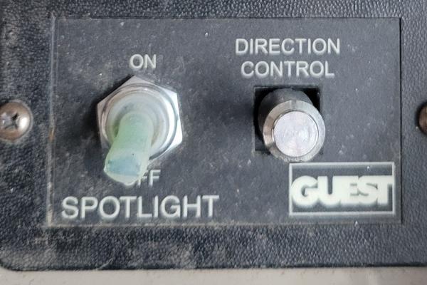 Slide: The Image of Control panel for spotlight and direction on 2004 Four Winns 268 Vista boat. - 19