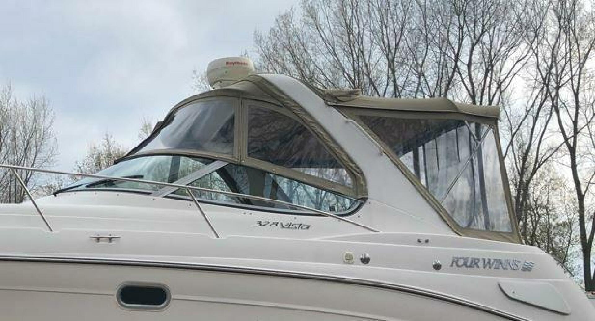 Slide: The Image of Four Winns 32 1999 - 5276614