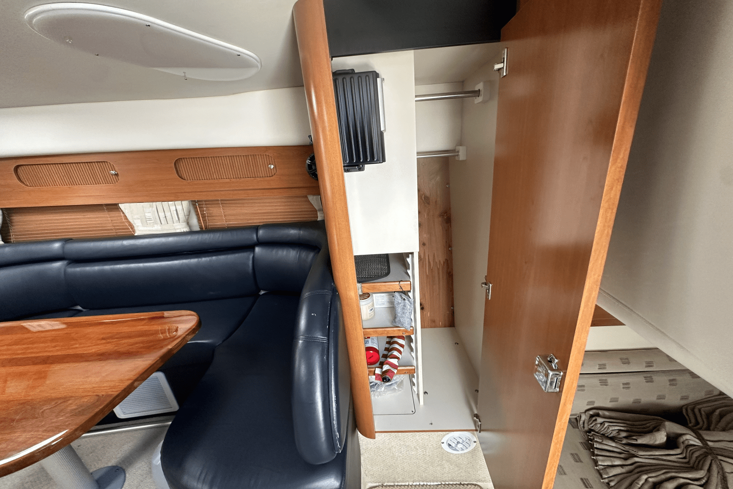 Slide: The Image of Four Winns 348 VISTA 2003 - 23