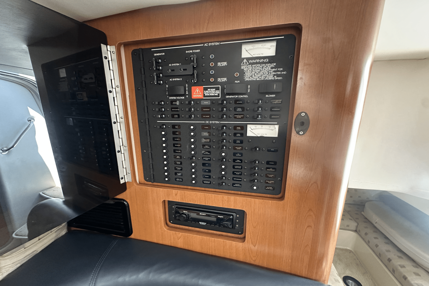 Slide: The Image of Four Winns 348 VISTA 2003 - 24