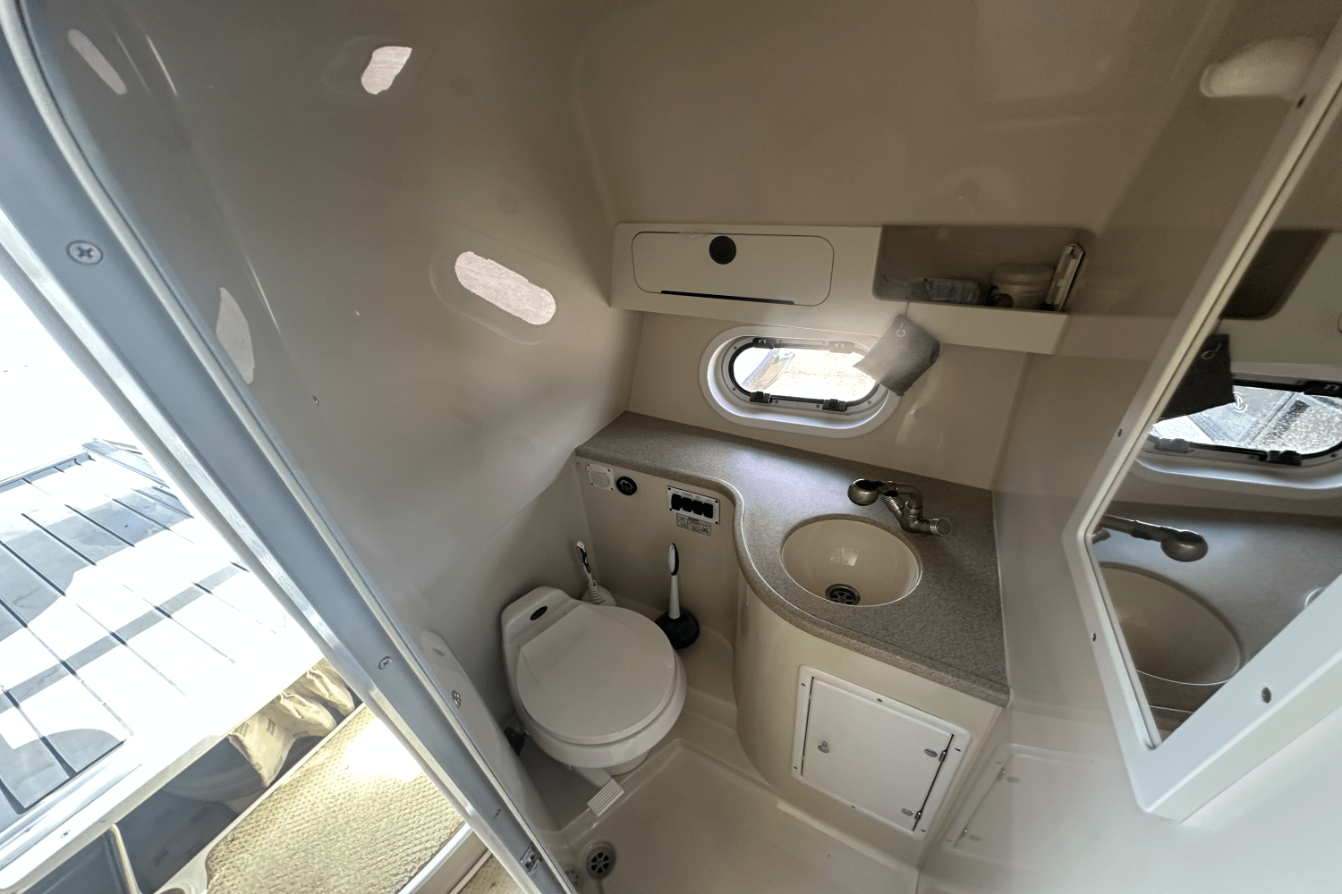 Slide: The Image of Four Winns 348 VISTA 2003 - 25