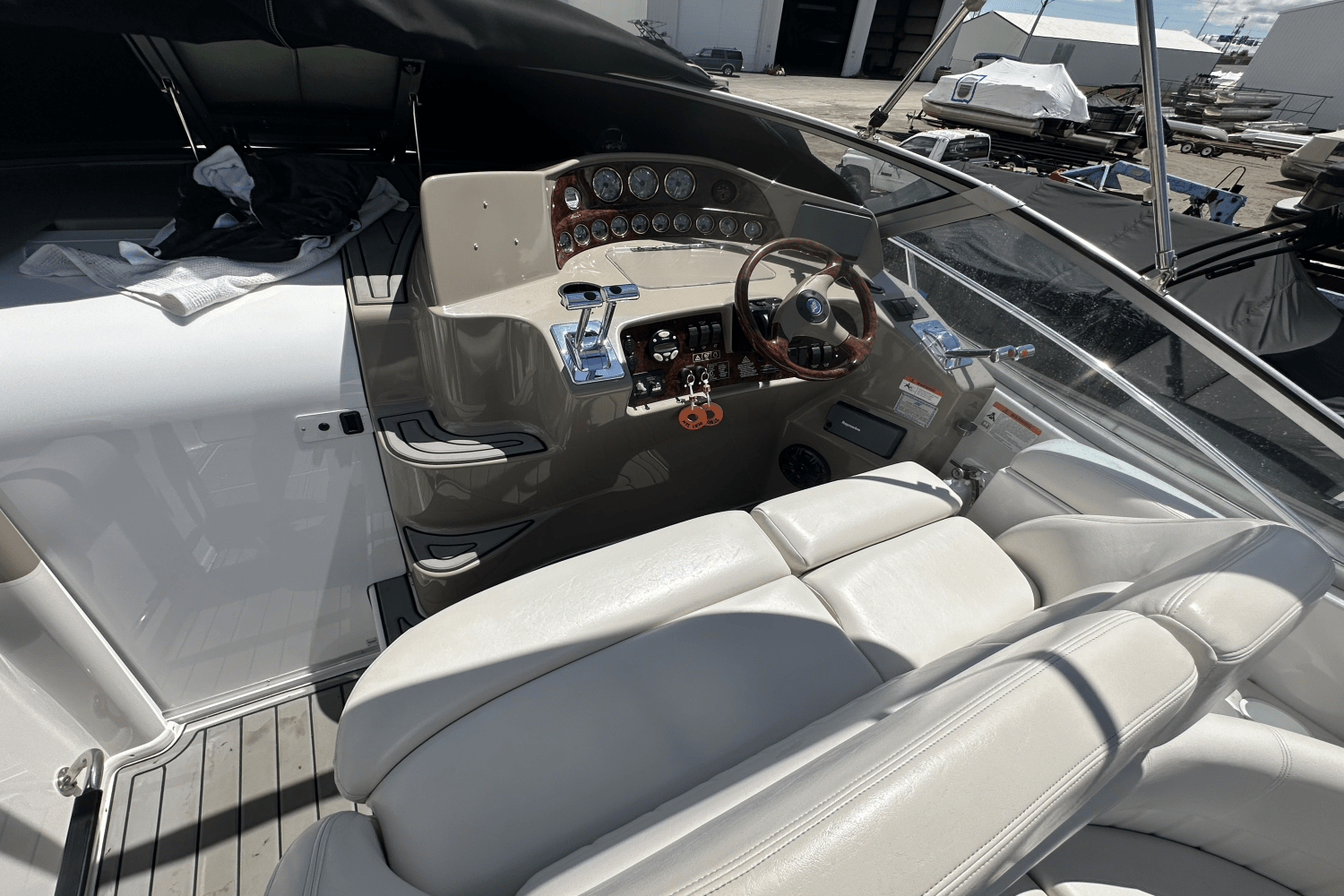 Slide: The Image of Four Winns 348 VISTA 2003 - 5