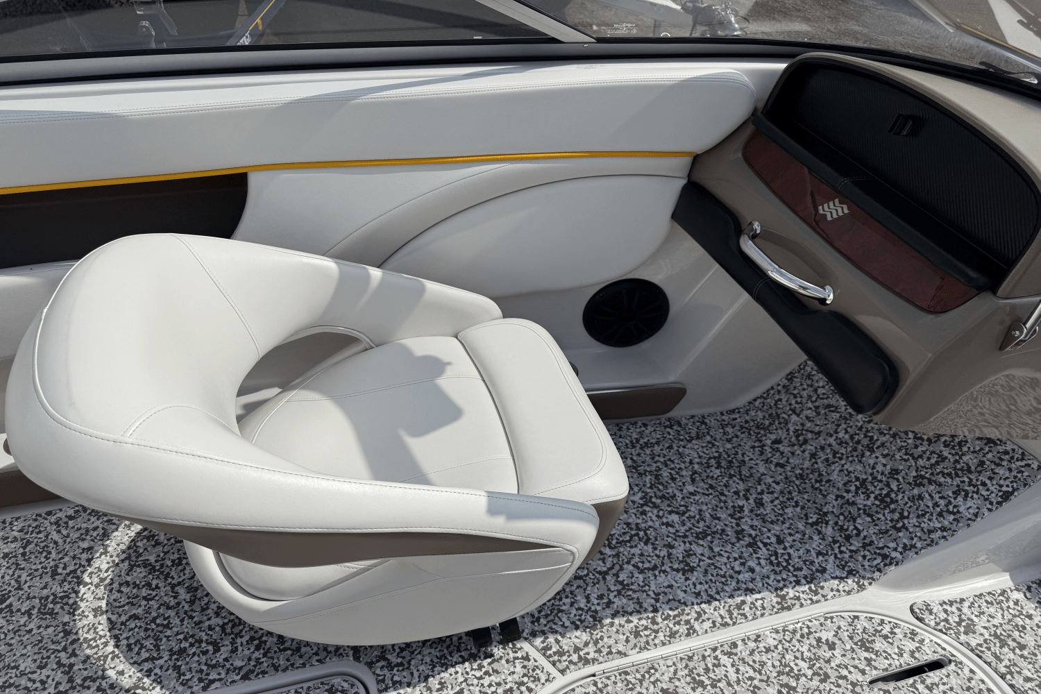 Slide: The Image of Four Winns H200 2008 - 9