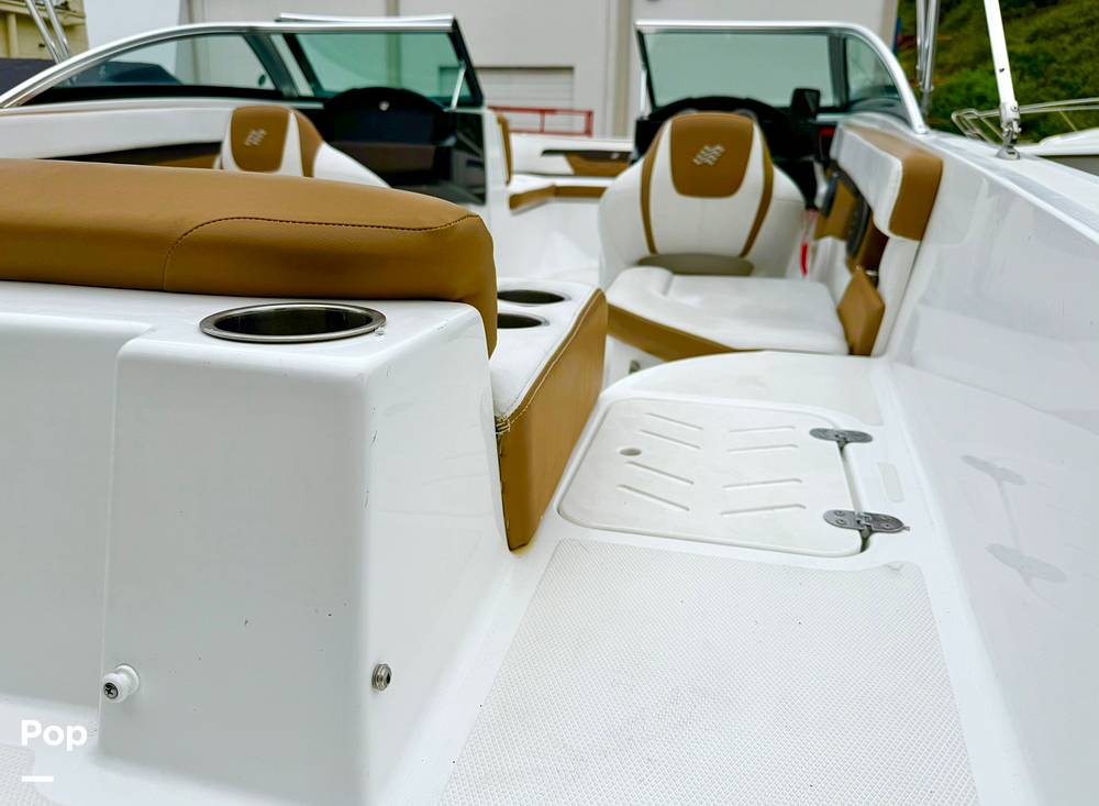 Slide: The Image of Four Winns HD2 2021 - 15631397