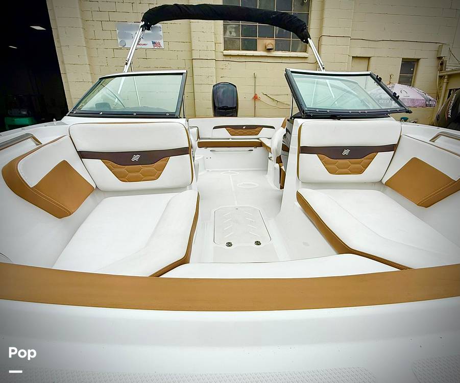 Slide: The Image of Four Winns HD2 2021 - 15631398