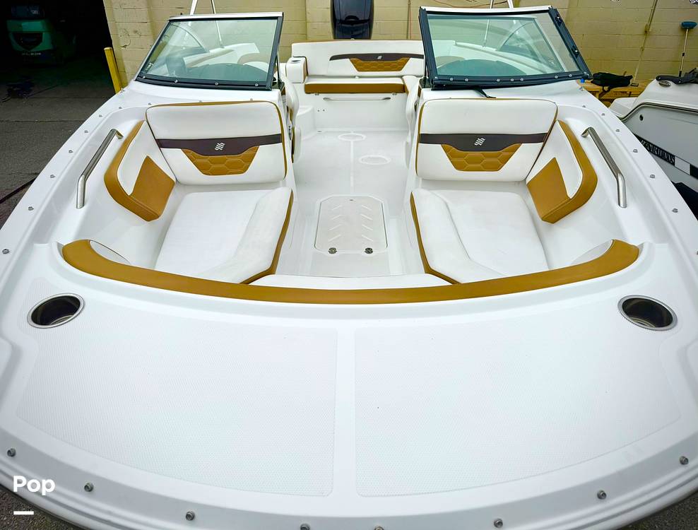 Slide: The Image of Four Winns HD2 2021 - 15631404