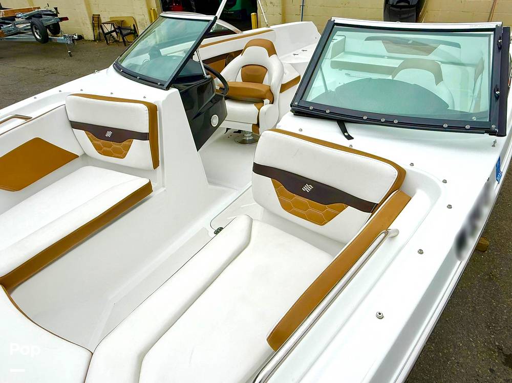 Slide: The Image of Four Winns HD2 2021 - 15631405