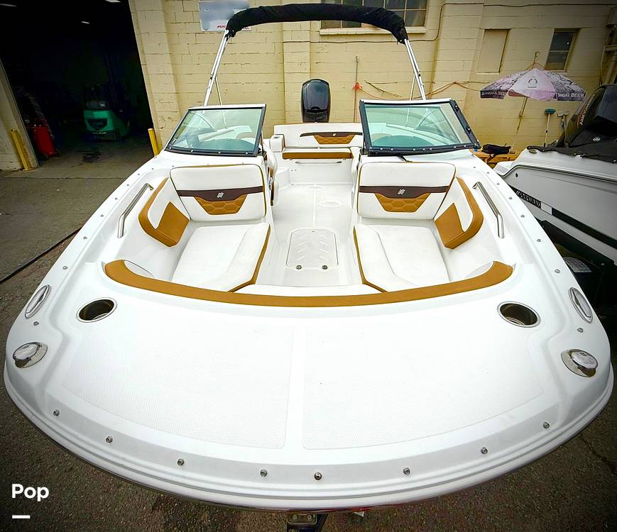 Slide: The Image of Four Winns HD2 2021 - 15631412