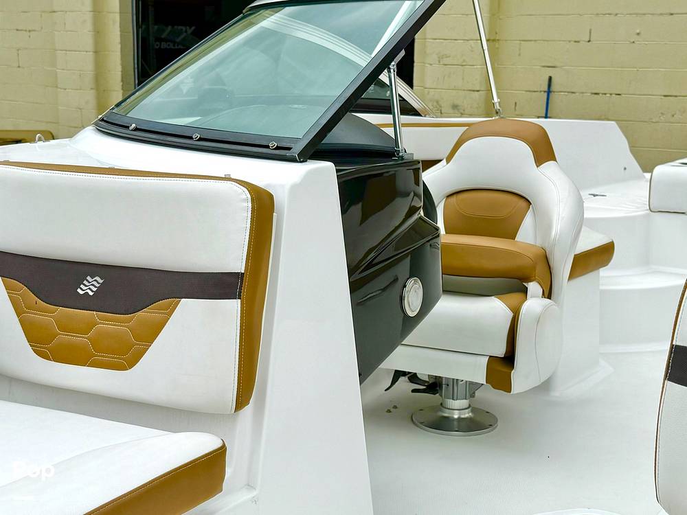 Slide: The Image of Four Winns HD2 2021 - 15631417