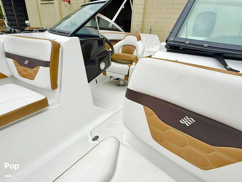 Slide: The Image of Four Winns HD2 2021 - 15631421