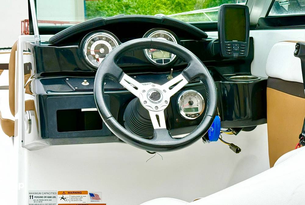 Slide: The Image of Four Winns HD2 2021 - 15631427