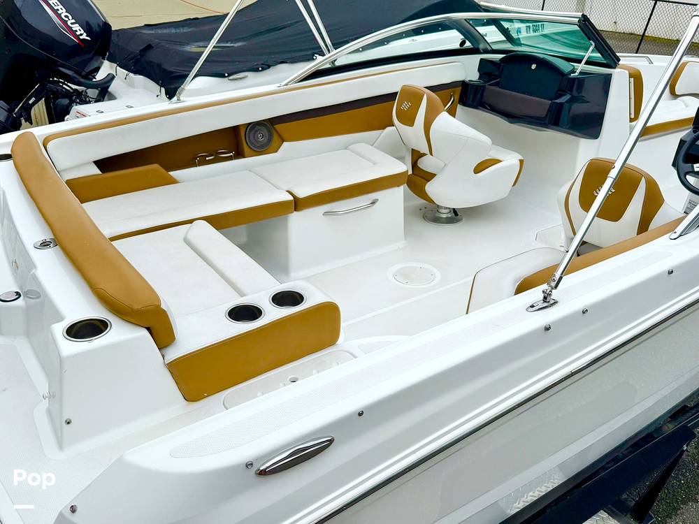 Slide: The Image of Four Winns HD2 2021 - 15631435