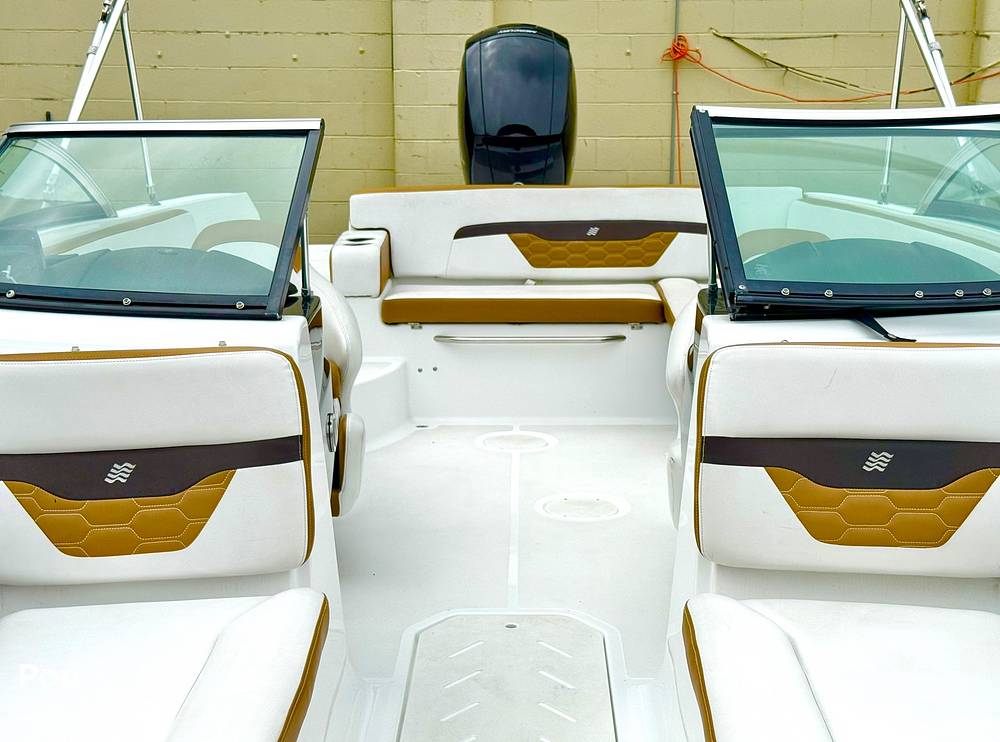 Slide: The Image of Four Winns HD2 2021 - 15631436