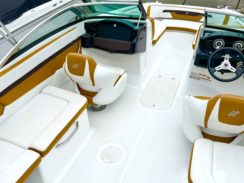 Slide: The Image of Four Winns HD2 2021 - 15631437