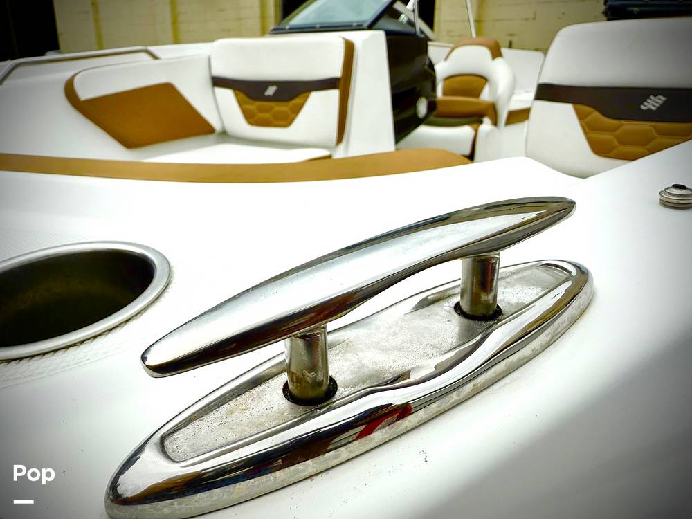 Slide: The Image of Four Winns HD2 2021 - 15631438