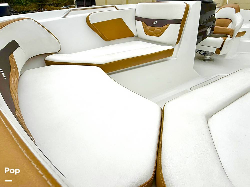 Slide: The Image of Four Winns HD2 2021 - 15631440