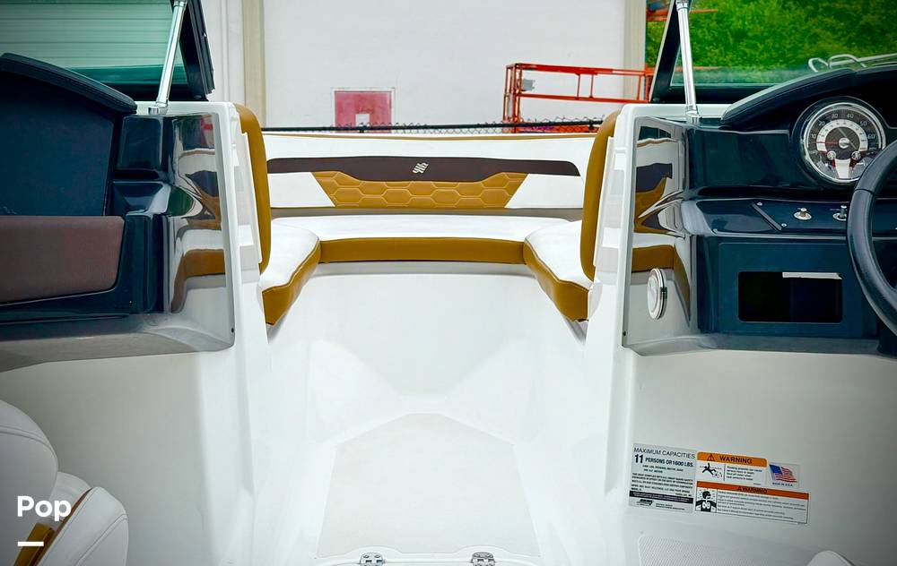 Slide: The Image of Four Winns HD2 2021 - 15631443