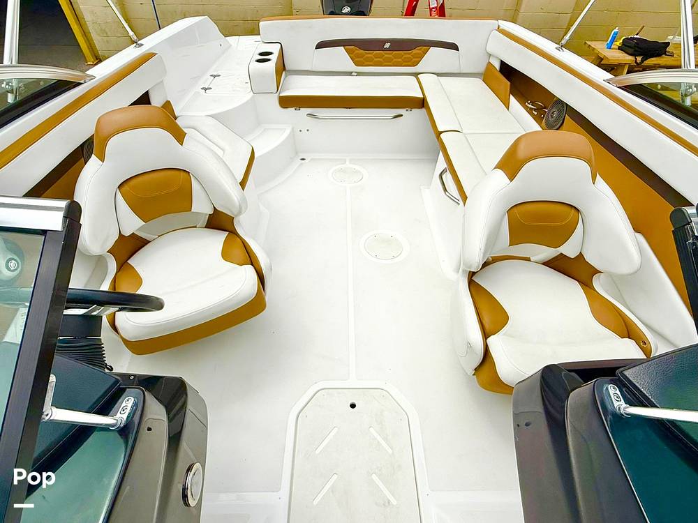 Slide: The Image of Four Winns HD2 2021 - 15631460