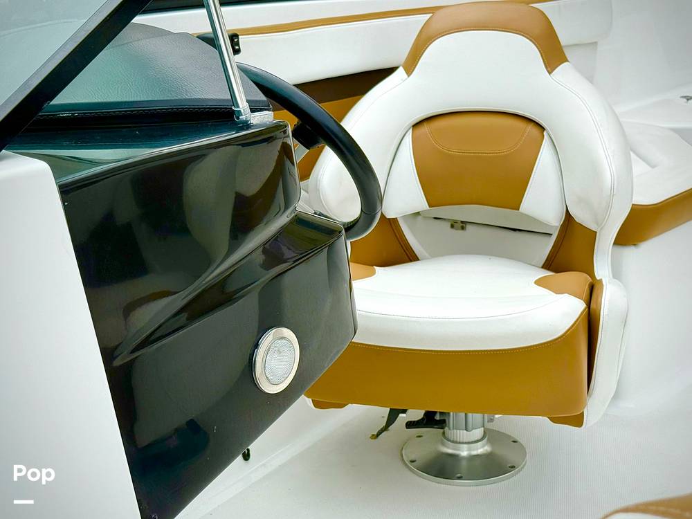 Slide: The Image of Four Winns HD2 2021 - 15631470