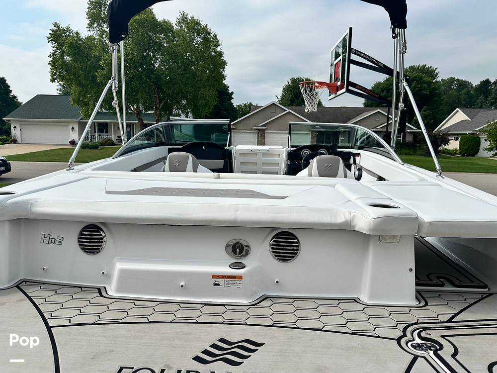 Slide: The Image of Four Winns HD2 2022 - 15639325