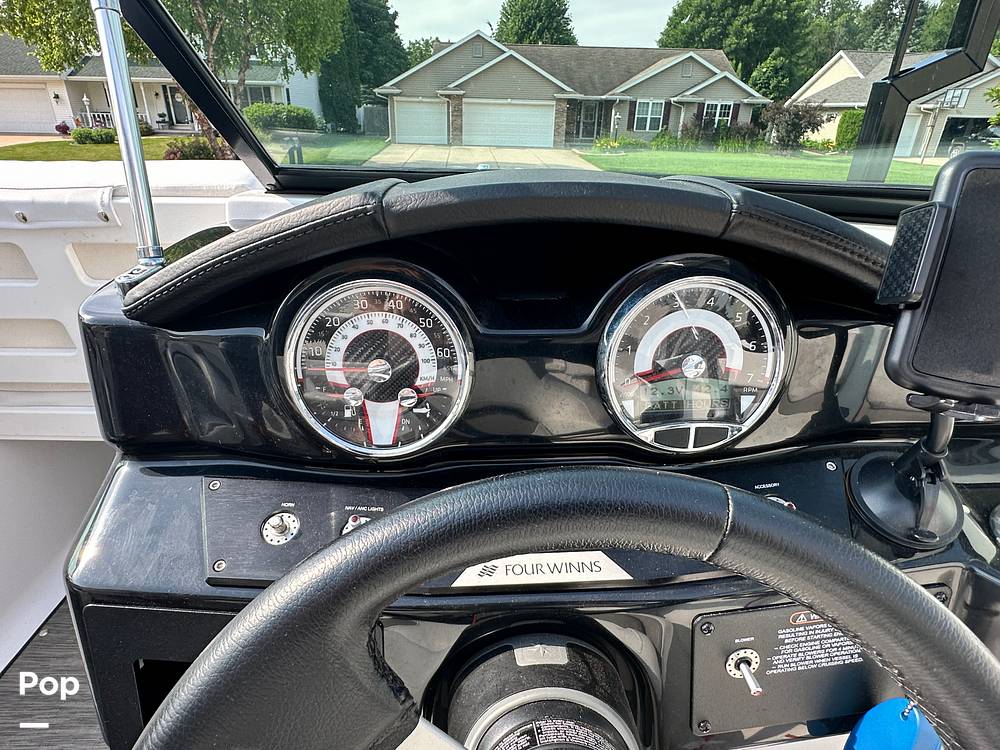 Slide: The Image of Four Winns HD2 2022 - 15639347