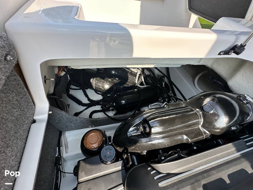 Slide: The Image of Four Winns HD2 2022 - 15639359