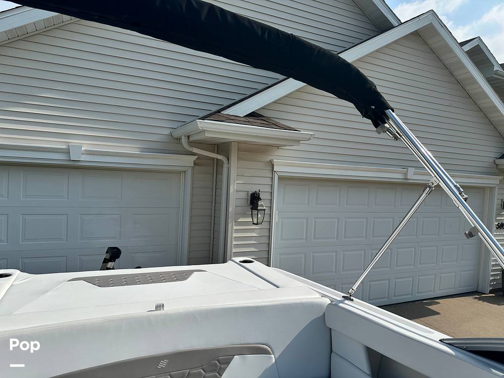 Slide: The Image of Four Winns HD2 2022 - 15639375