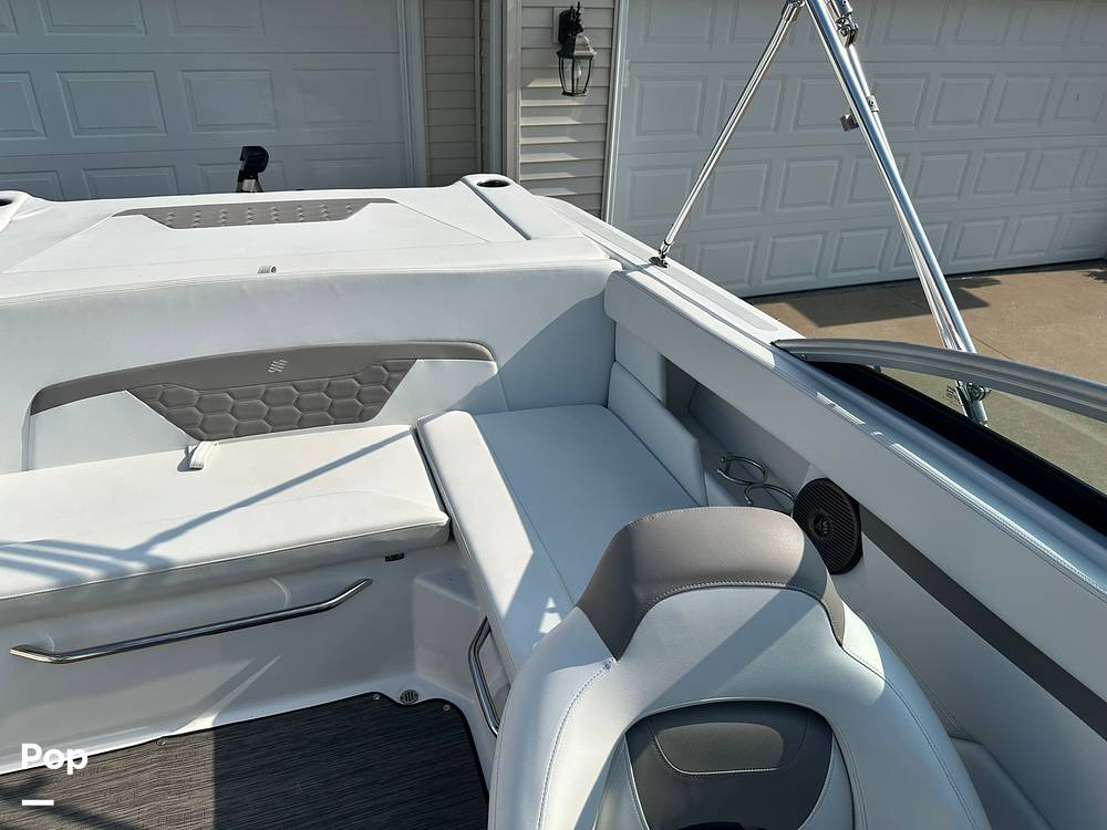 Slide: The Image of Four Winns HD2 2022 - 15639386