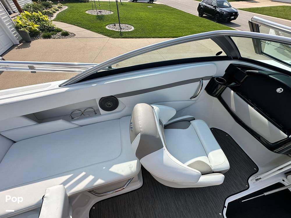 Slide: The Image of Four Winns HD2 2022 - 15639399