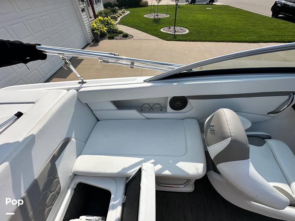 Slide: The Image of Four Winns HD2 2022 - 15639400