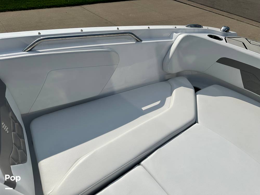 Slide: The Image of Four Winns HD2 2022 - 15639419